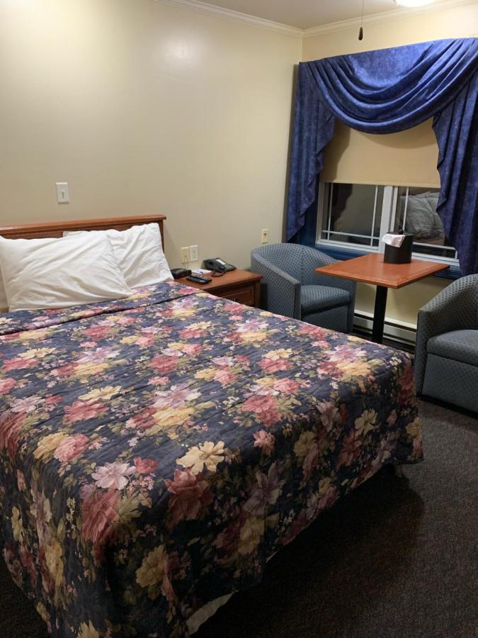 Travelodge By Wyndham Frédéricton Extérieur photo